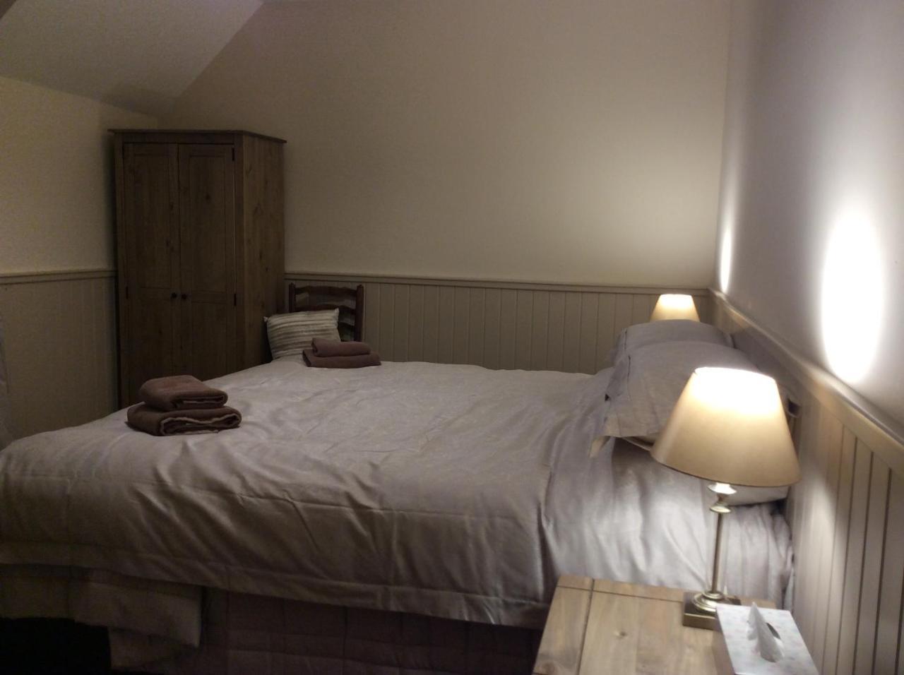 Crown And Anchor Bed & Breakfast Dundrennan Eksteriør bilde